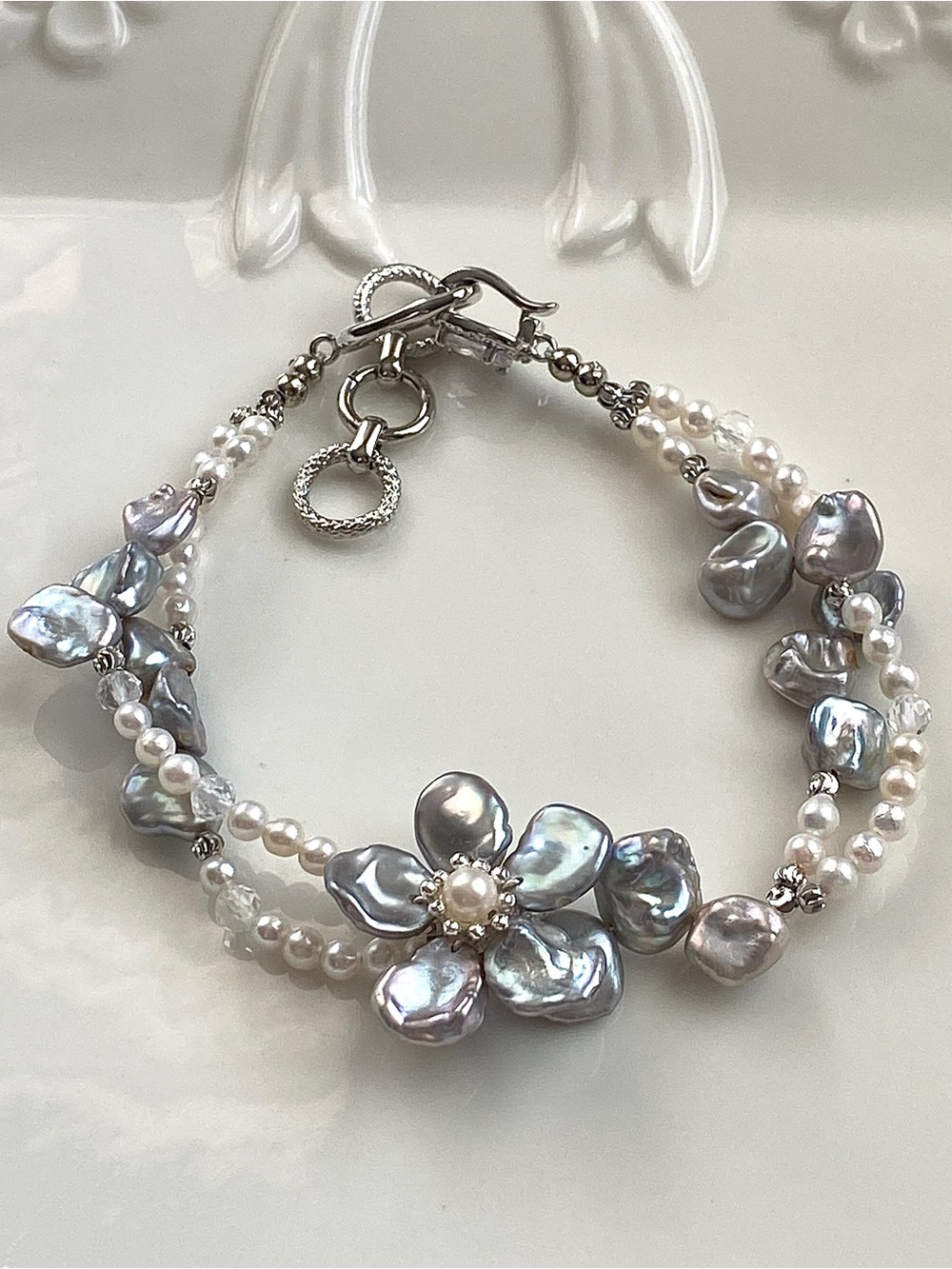 B182-Handmade High Quality Petal Pearl Flowrer And Baby Pearl Braided Bracelet - Picture 3 of 12